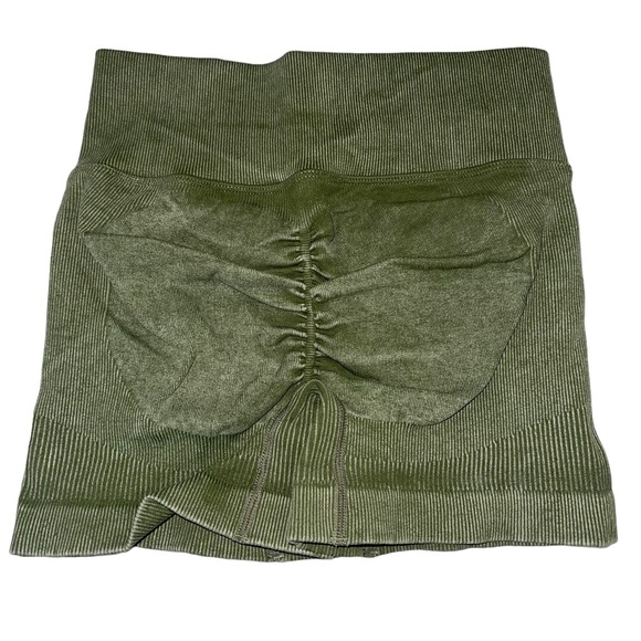 Ribbed Biker Shorts - Picture 2 of 5